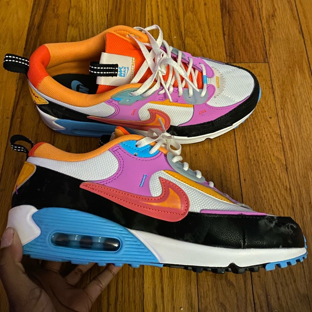 Women’s Nike Air Max 90 futura Size 9